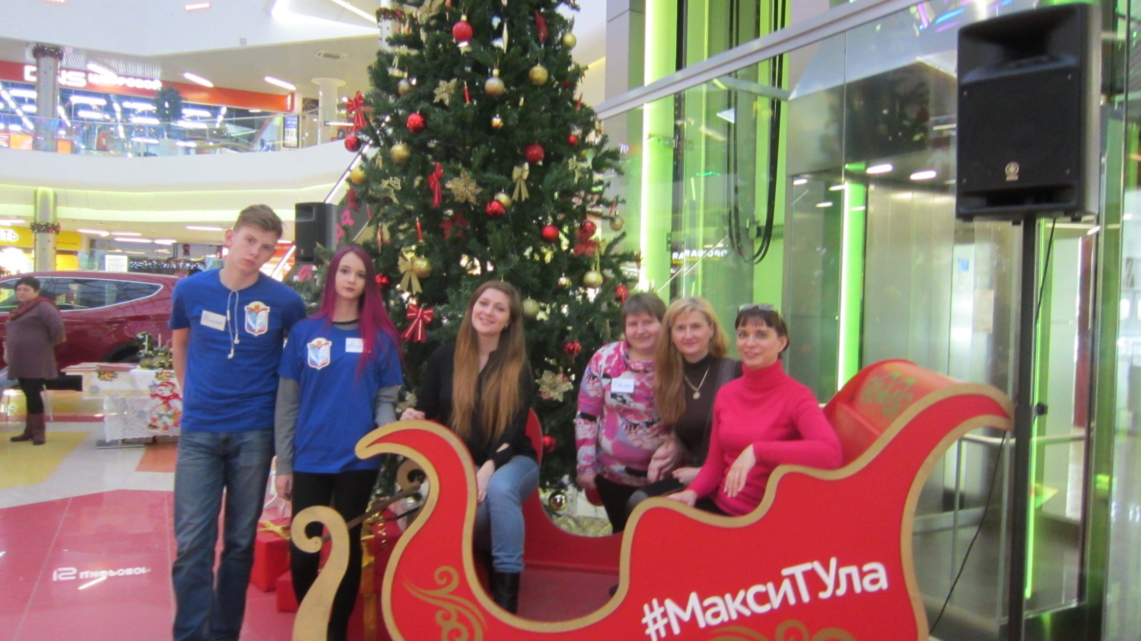 Новогодняя ярмарка школьных и молодежных компаний