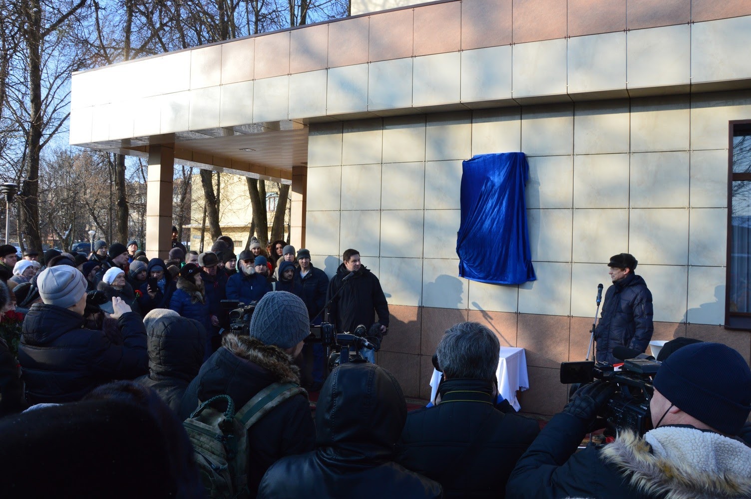 Открыли мемориальную доску в честь Владимира Высоцкого