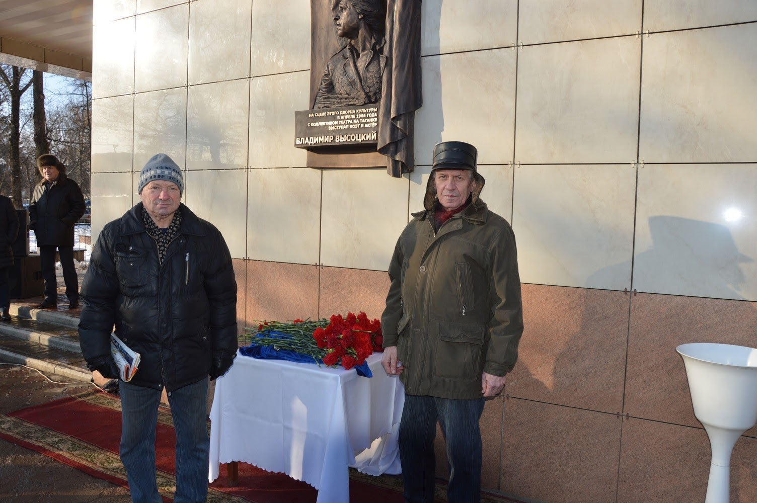 Открыли мемориальную доску в честь Владимира Высоцкого