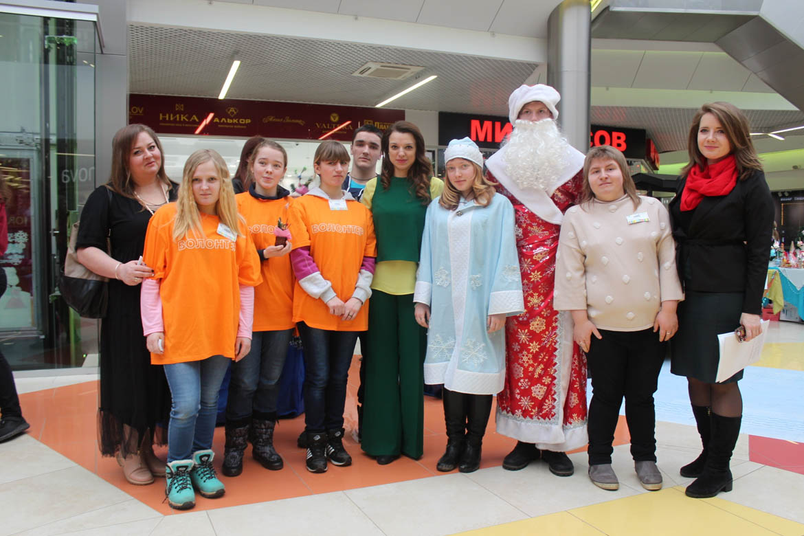 Новогодняя ярмарка школьных и молодежных компаний