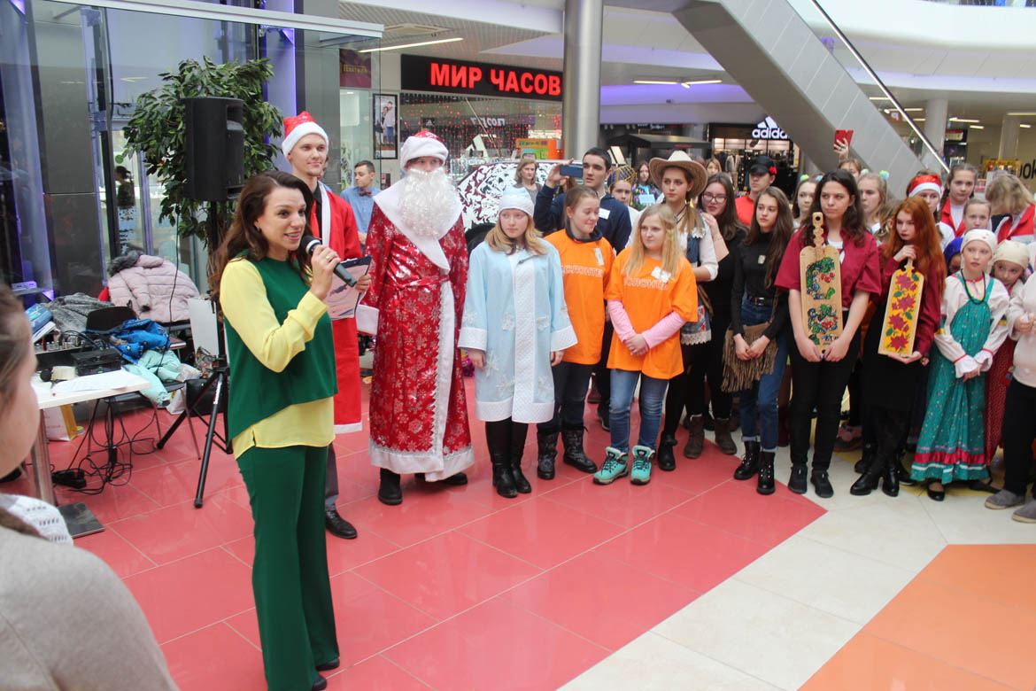 Новогодняя ярмарка школьных и молодежных компаний