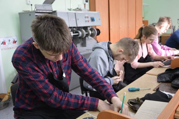 Отборочный этап III Регионального чемпионата «Абилимпикс» в компетенции "Ремонт обуви"