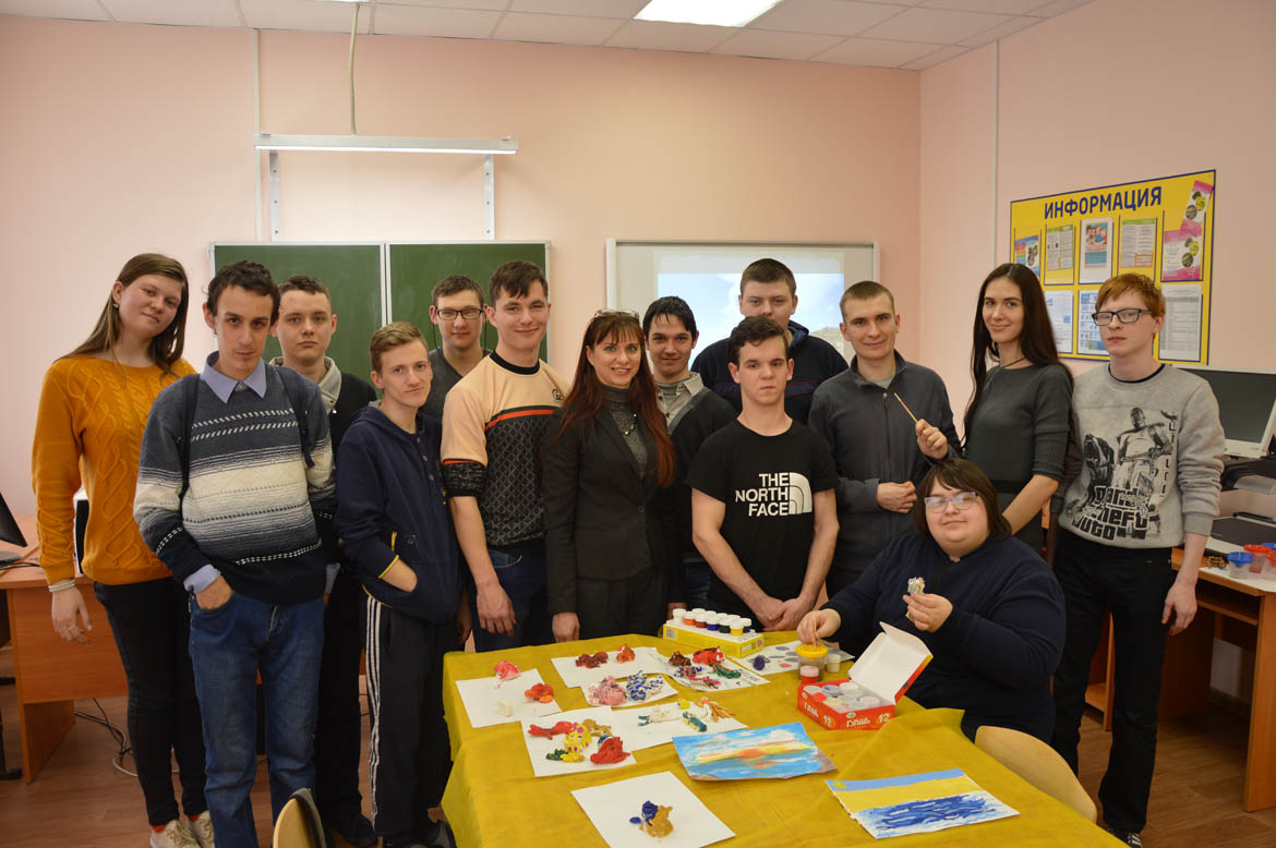 Творческая мастерская «Раскрасим мир вместе!», посвященная 5 - летию воссоединения Крыма и Севастополя с Россией