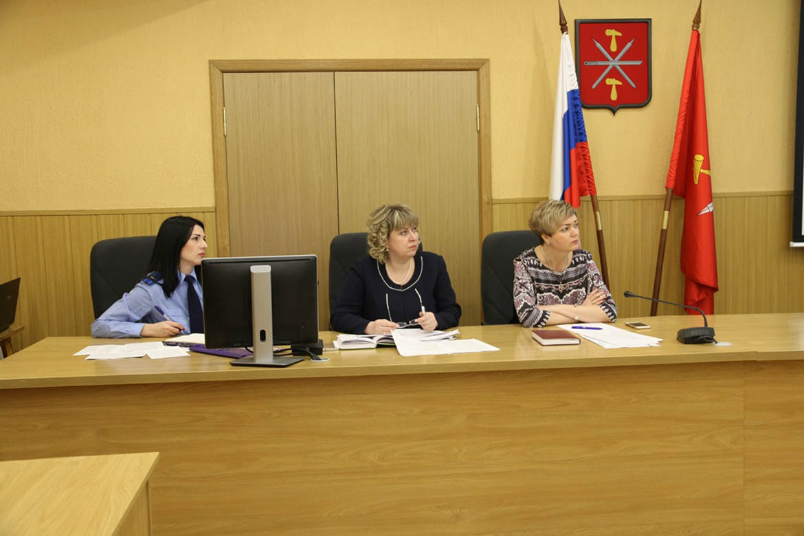 Заседание комиссии по делам несовершеннолетних и защите их прав