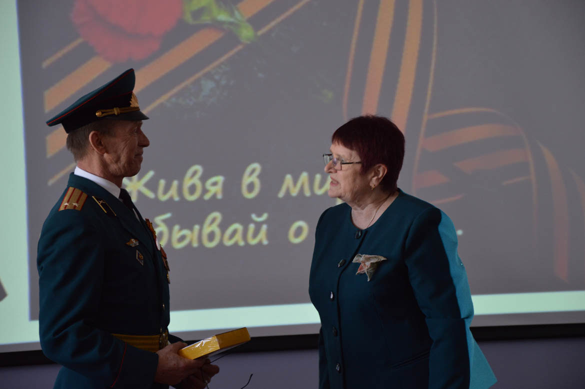 «Поклонимся великим тем годам»