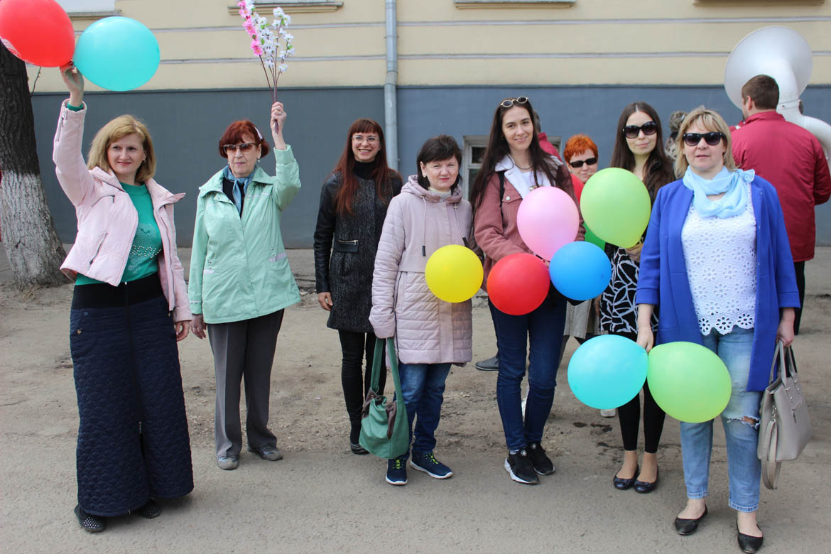 Празднику Весны и Труда