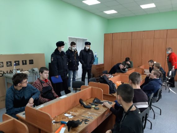 Информационно-просветительские воспитательные беседы по вопросам уголовной и административной ответственности несовершеннолетних