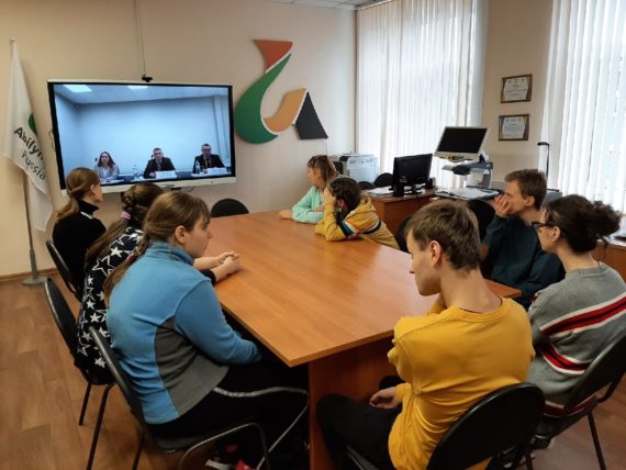 Круглый стол на тему «С ненавистью и ксенофобией нам не по пути»