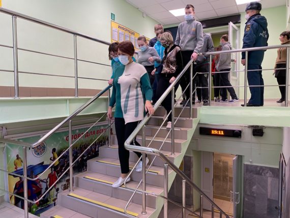 Проведены тренировочные эвакуации по теме «Действия сотрудников и обучающихся при пожаре из учебного корпуса с применением первичных средств пожаротушения»