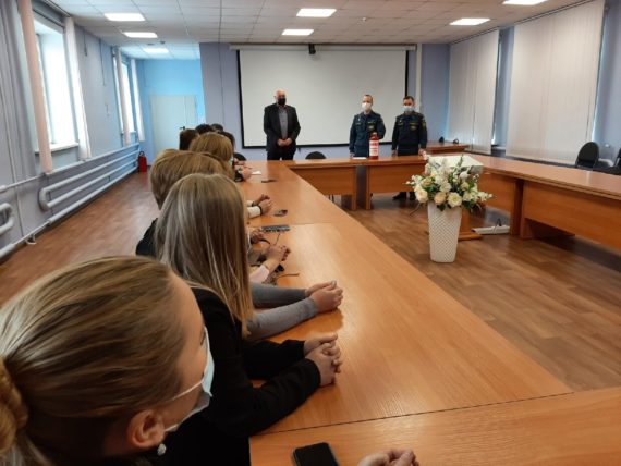 Действия сотрудников и обучающихся при пожаре из учебного корпуса с применением первичных средств