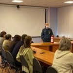 Действия сотрудников и обучающихся при пожаре из учебного корпуса с применением первичных средств Действия сотрудников и обучающихся при пожаре из учебного корпуса с применением первичных средств