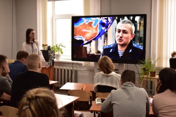 Уроки: «Взрослый разговор о мире», «Что такое фейки»