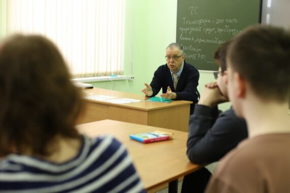 Что такое финансовая безопасность и как могут помочь уберечь деньги обычные сказки?