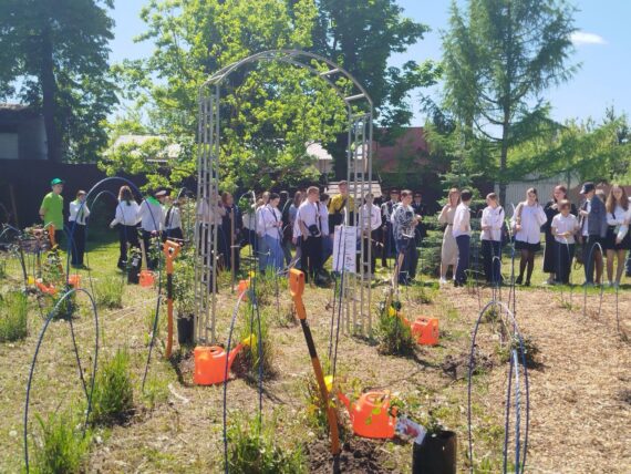 Юные натуралисты в сохранении биологического разнообразия: цветы Победы!