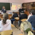 Белый цветок - символ благих дел